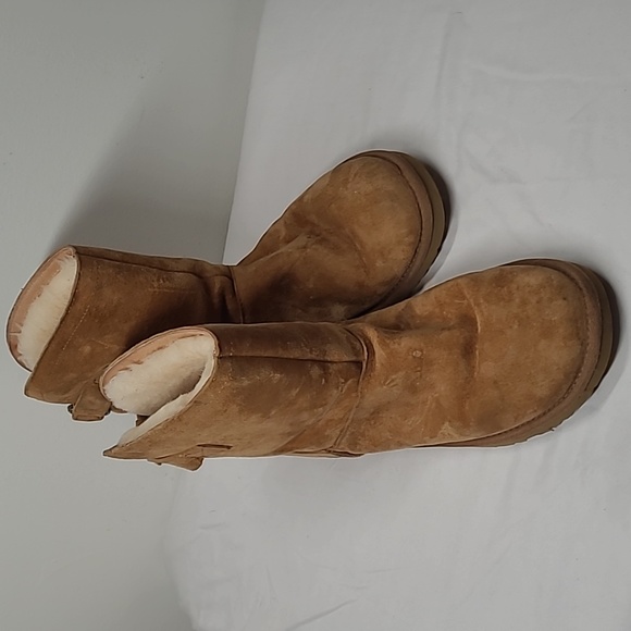 Women's UGG Short Boots - Picture 8 of 8